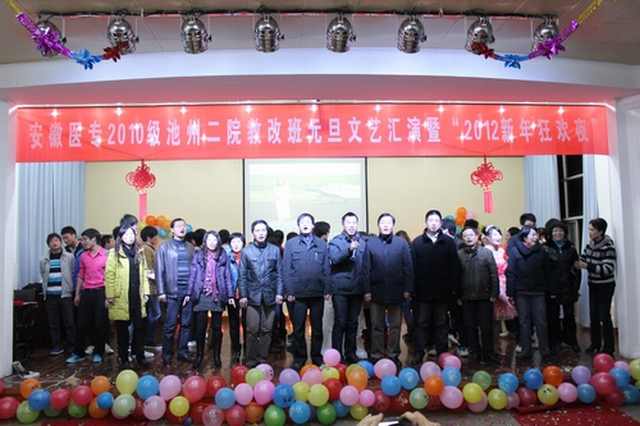 师生合唱《明天会更好》