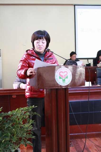 陈科长作医院财务报告